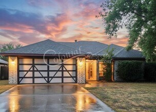 Building Photo - 4214 Bluestem Ln