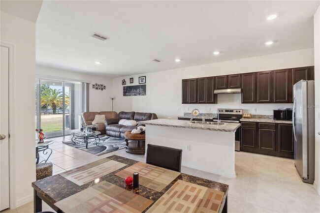 Foto del edificio - 1121 Blue Jay Dr