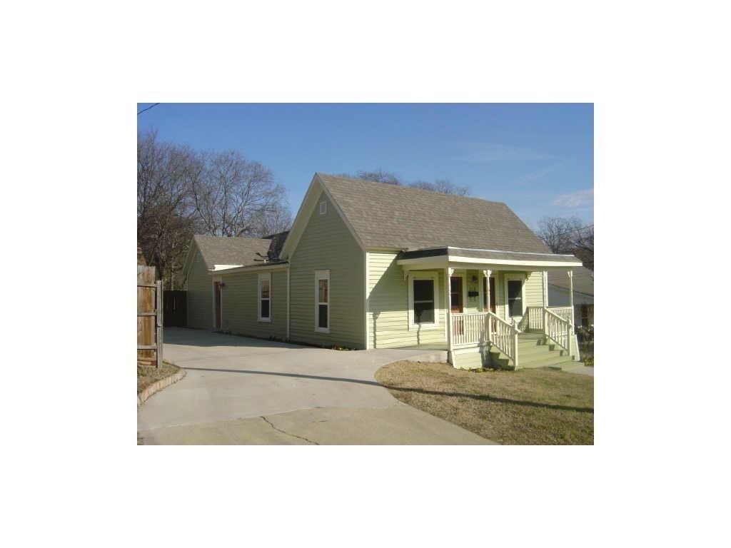 Building Photo - 518 W Davis St