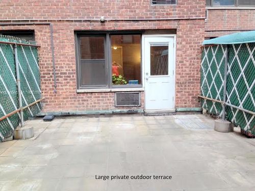 Foto del edificio - 225 E 54th St