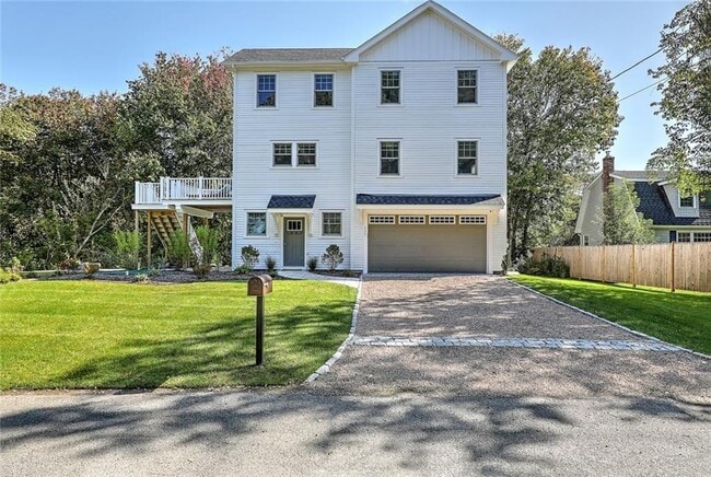 Building Photo - 137 Rosebriar Ave