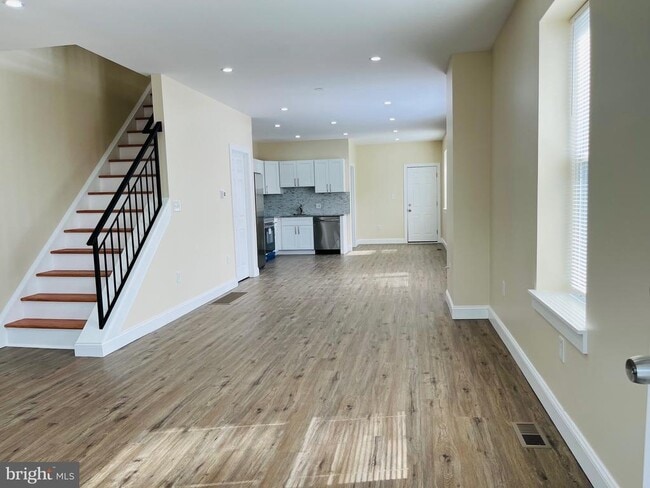 Building Photo - 633 S 57th St