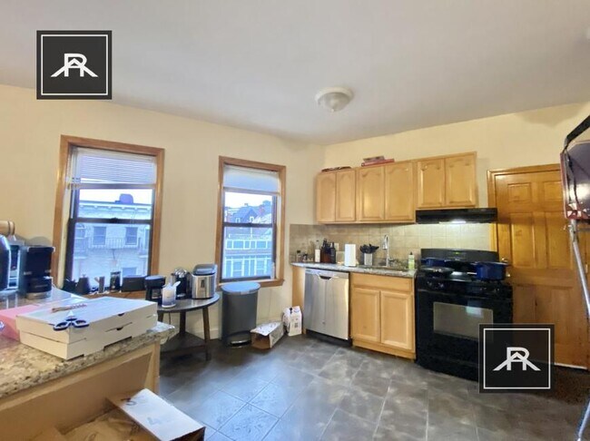 Foto del edificio - 5 bedroom in Brighton MA 02135