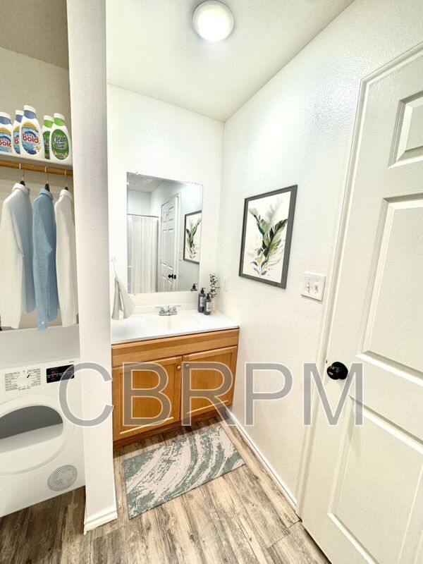 Foto del edificio - 2117 E Broadway