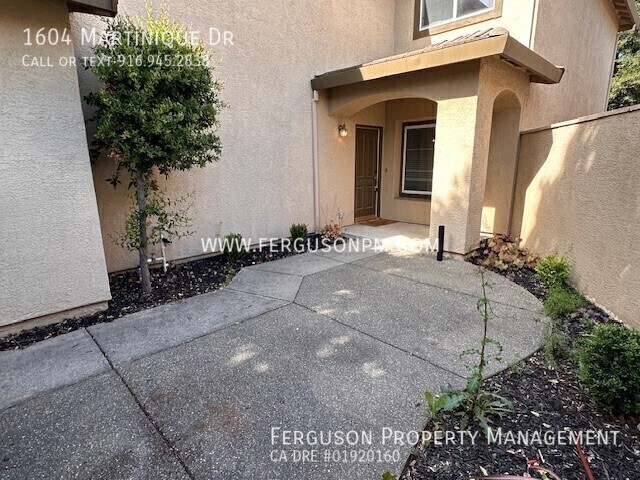 Building Photo - 1604 Martinique Dr