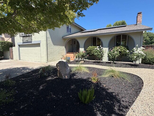 Foto del edificio - "Charming Walnut Creek Retreat: Spacious 4-Bedroom Home with Elegant Granite Kitchen, Cozy Firepl...