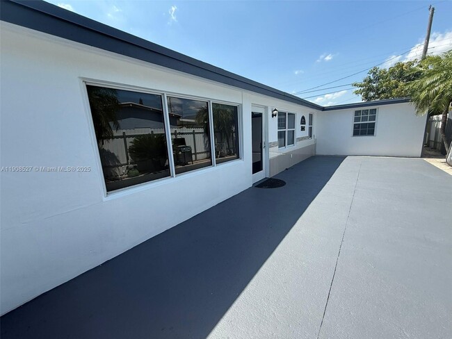 Building Photo - 11525 SW 47th Terrace