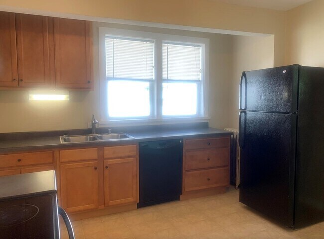 Building Photo - 1025 E Gorham St