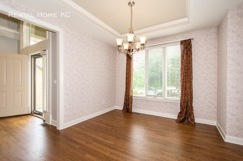 Building Photo - Large and Luxurious 2-Story w/Fin Bsmt in ...