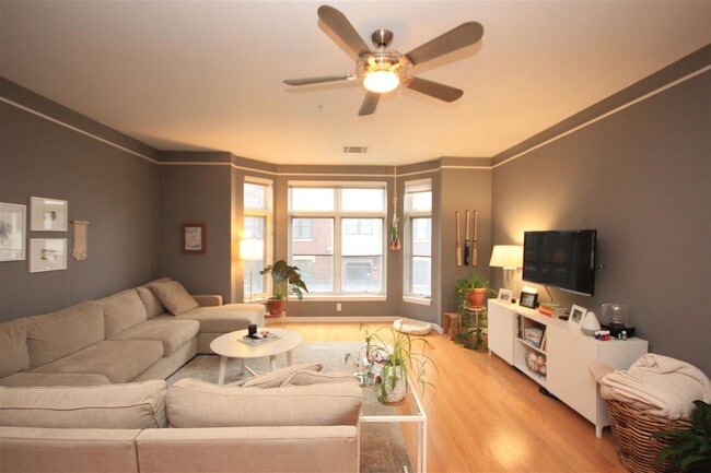 Building Photo - 1300 Grand St