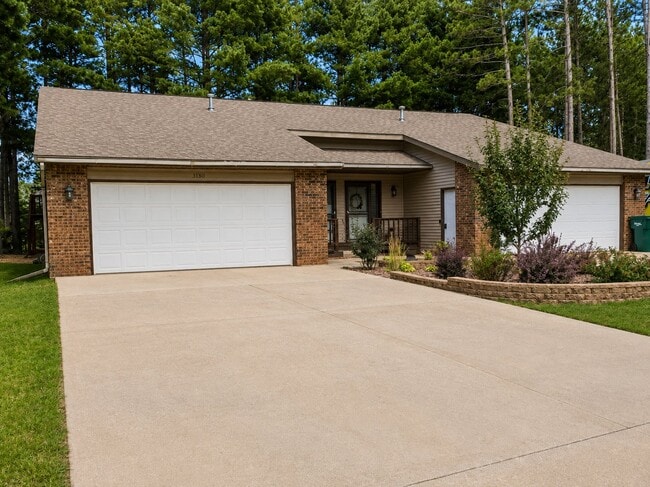 Building Photo - 3320 Rosewood Dr