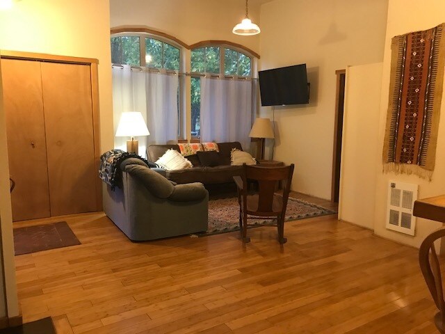 Living room - 85882 McBeth Rd