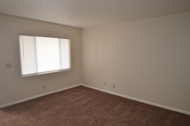 Building Photo - 525 N Carolina Dr