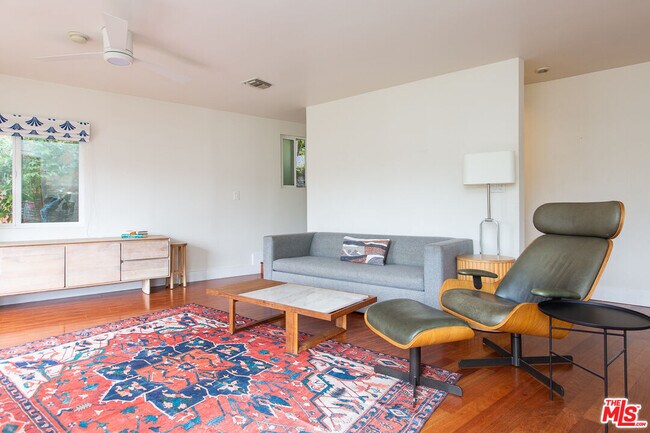 Building Photo - 453 Quail Dr