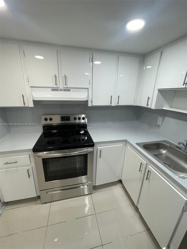 Foto del edificio - 5050 NW 7th St