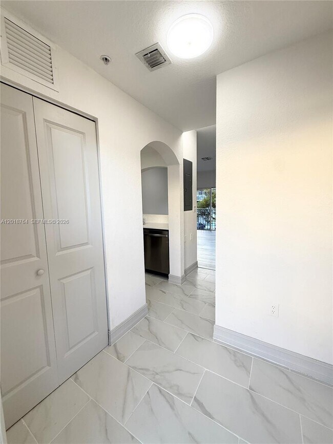 Foto del edificio - 7991 NW 8th St