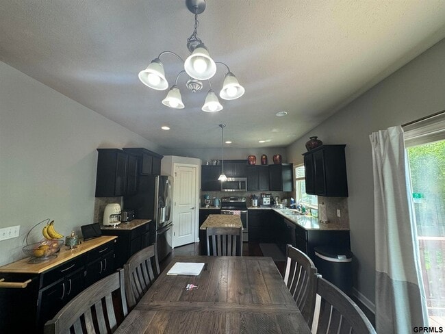 Building Photo - 2109 Oriole Dr