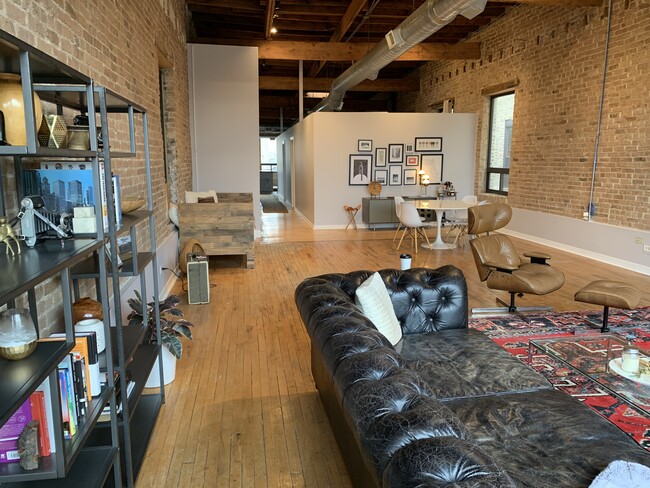 Foto del edificio - 1743 W Division St