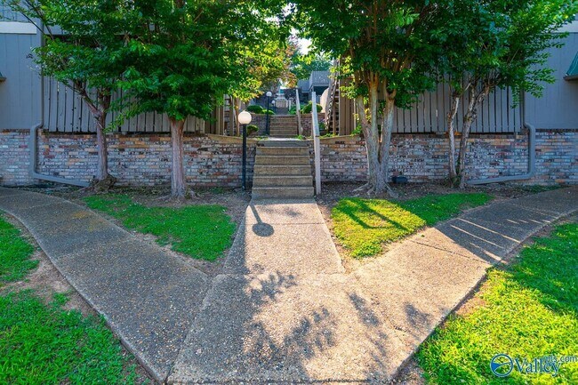 Foto del edificio - 2225 Golf Rd SW