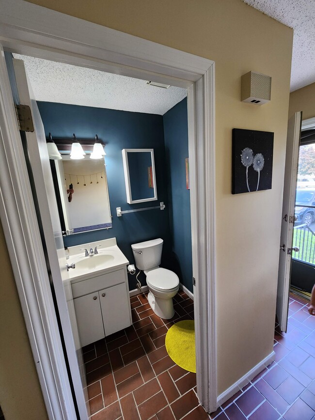 Building Photo - 207 Summer Hill Dr