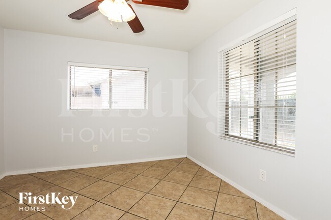 Foto del edificio - 4739 E Sunland Ave