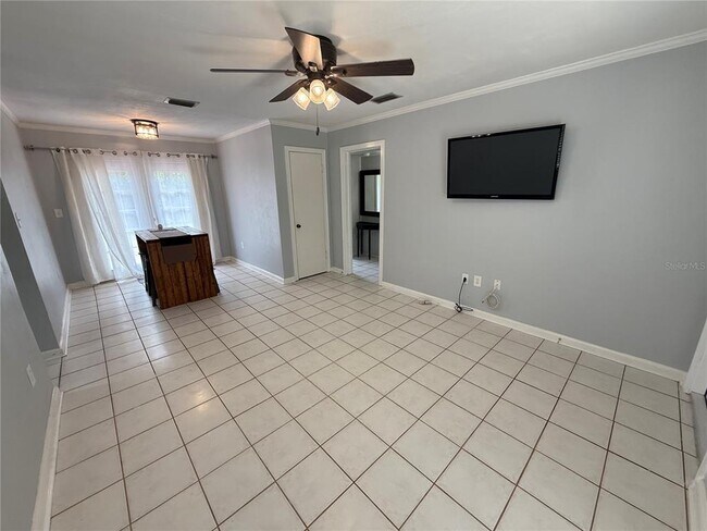 Foto del edificio - 313 NW 34th Dr