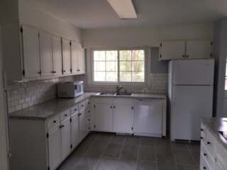 Building Photo - 348 Stanley Dr