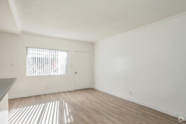 1 habitación, 1 baño - 595 pies cuadrados - Sala de estar - 6352 Cedar Street