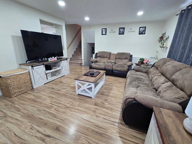 Foto del edificio - 1593 Manzanita Dr