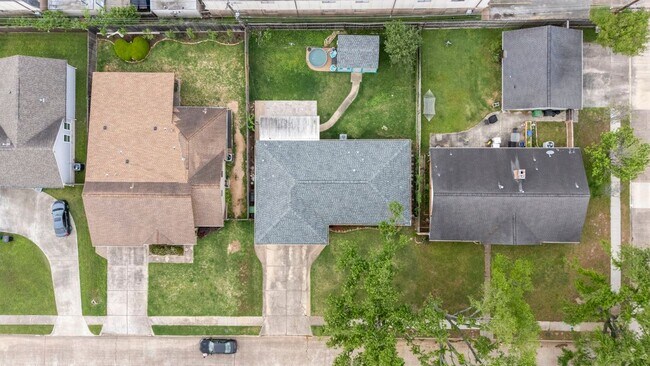 Building Photo - 2407 Willowby Dr