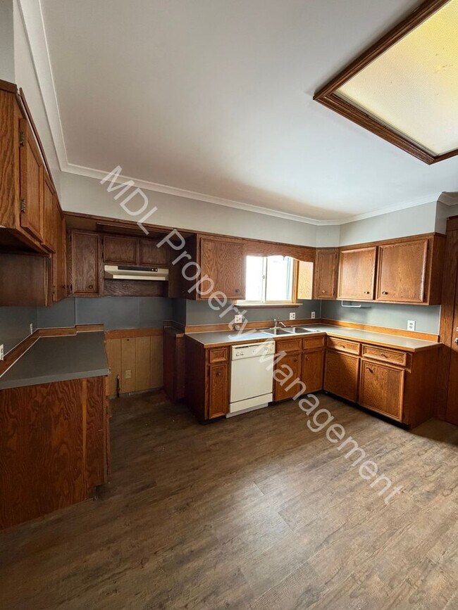 Building Photo - 3 bedroom 1.5 Bath Home