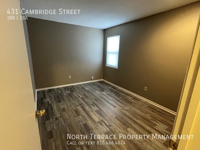 Building Photo - Renovated Townhome Close to KU Med