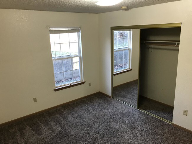 Foto del edificio - 714 Deerbrook Cir
