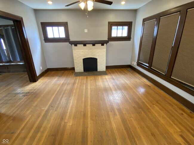 Building Photo - 3047 N College Ave