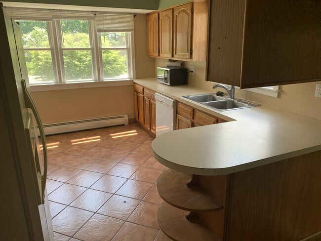 Building Photo - 37 Ostrum Rd