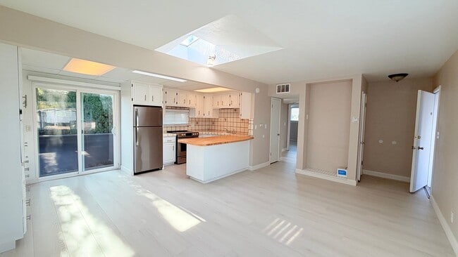 Building Photo - 14723 Martell Ave