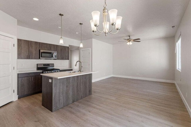 Foto del edificio - "Spacious 3-Bedroom Townhouse Retreat with...