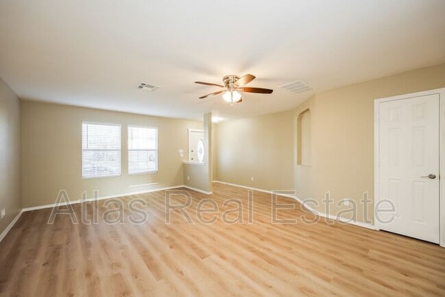 Building Photo - 122 Blue Juniper