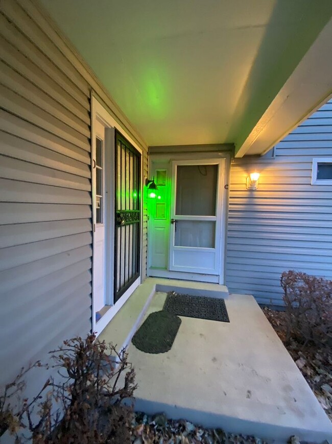 Building Photo - 1 bedroom 1 bathroom duplex in Aurora