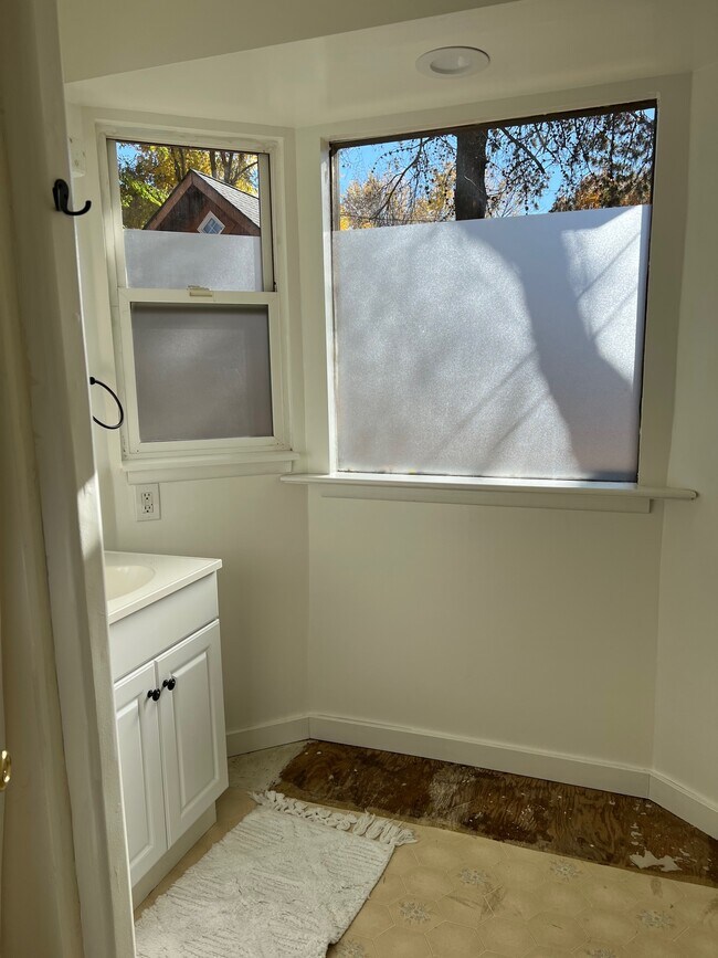 Bathroom includes shower and privacy-screened windows to - 808 E 6th Ave