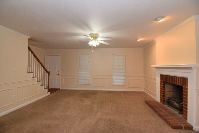 Foto del edificio - Evans 3 Bed/2 Bath w/ Garage & Huge Fenced...