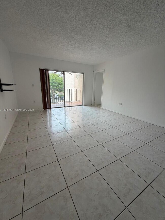 Foto del edificio - 13701 Kendale Lakes Cir
