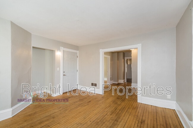 Foto del edificio - 3322 Clinton Ave