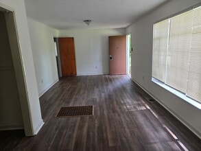 Building Photo - 2826 Oak Forest Dr