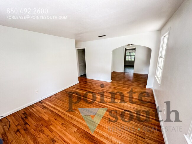 Building Photo - Older Home with Southern Charm!