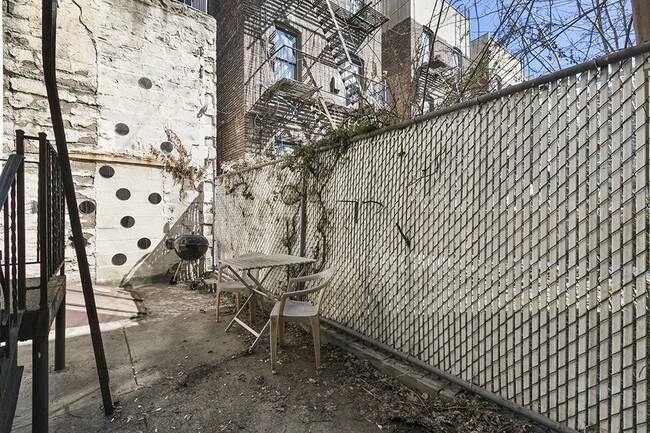 Foto del edificio - 264 Withers St