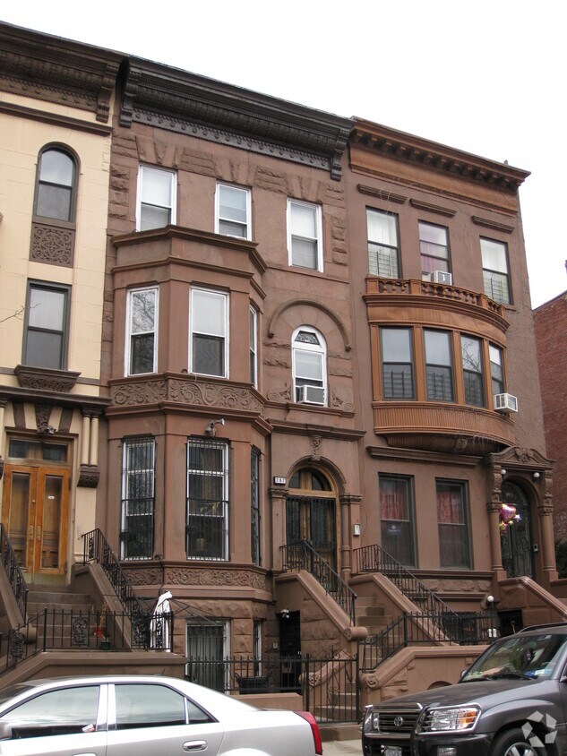 Building Photo - 267 Hancock St