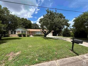 Building Photo - 3840 Dunwoody Dr
