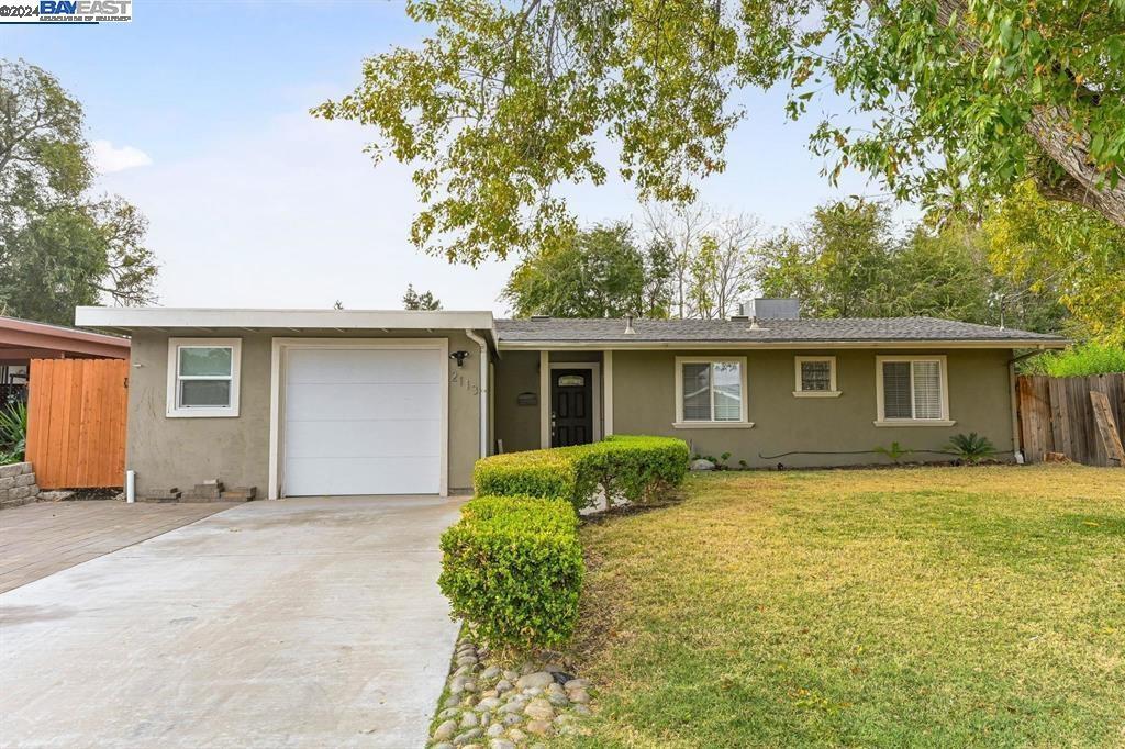 Primary Photo - 2113 Huron Dr