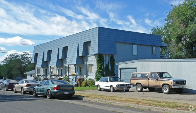 Building Photo - 1017 N Crestline St